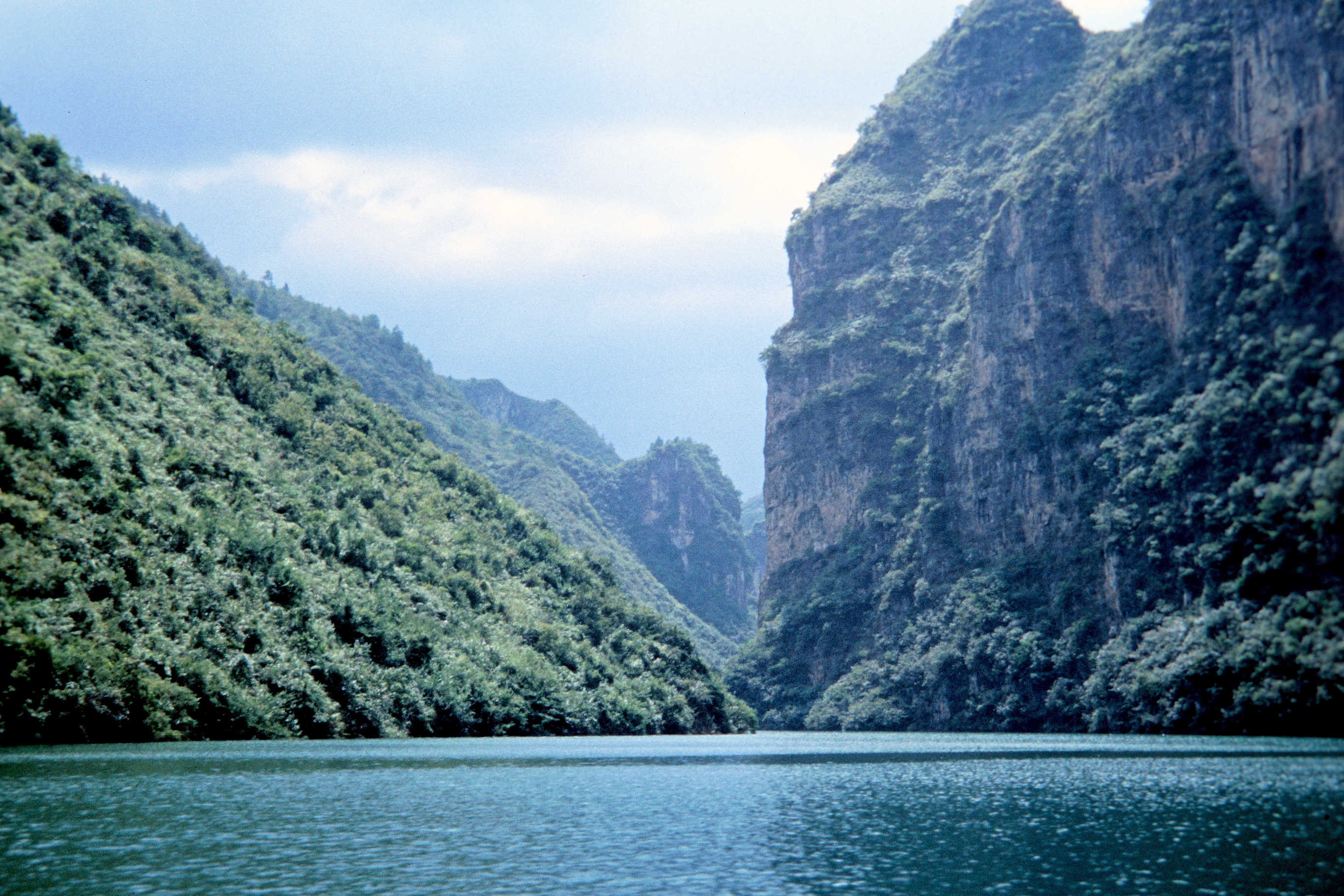 Fahrt auf dem Fluss Wu Yang