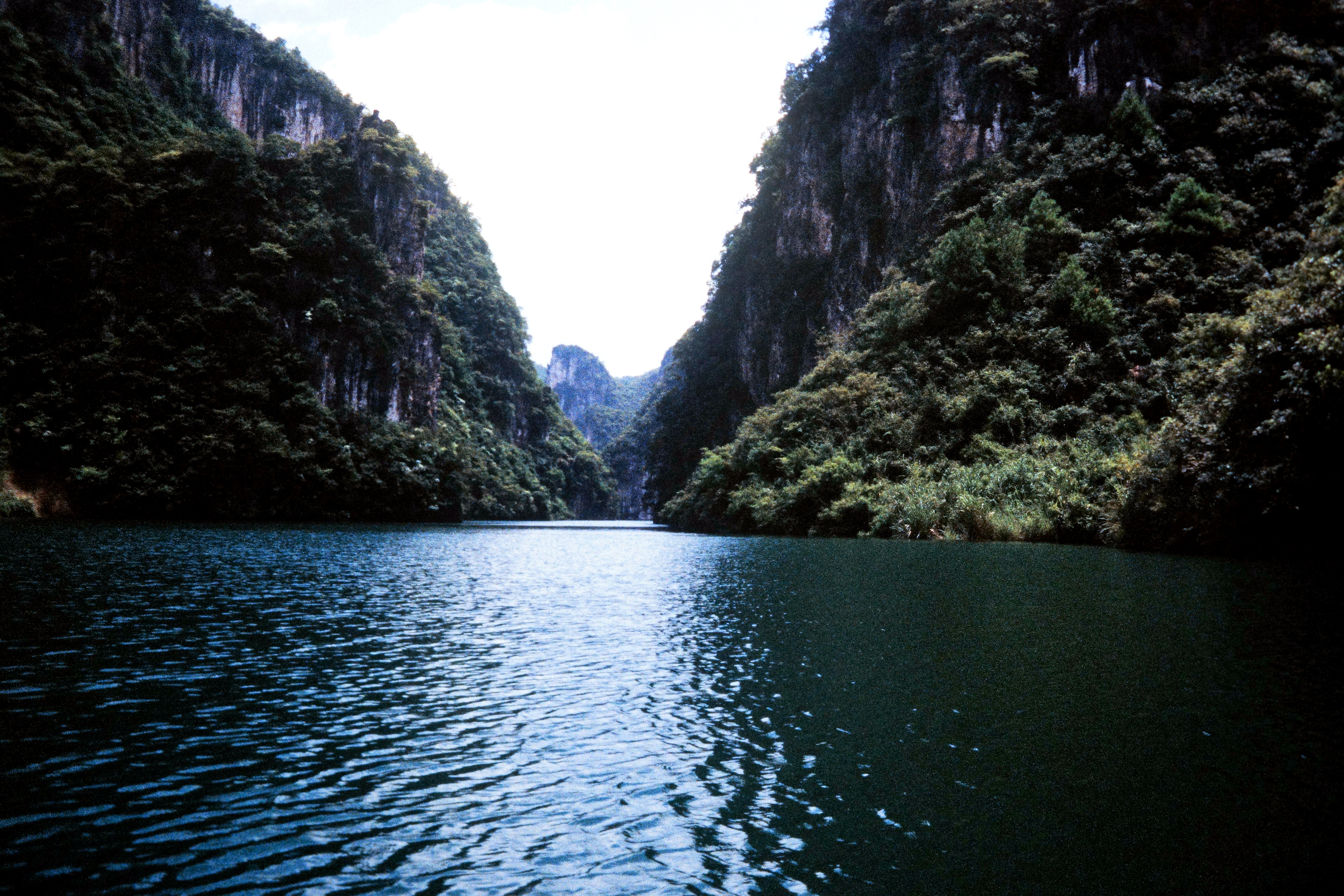 Fahrt auf dem Fluss Wu Yang