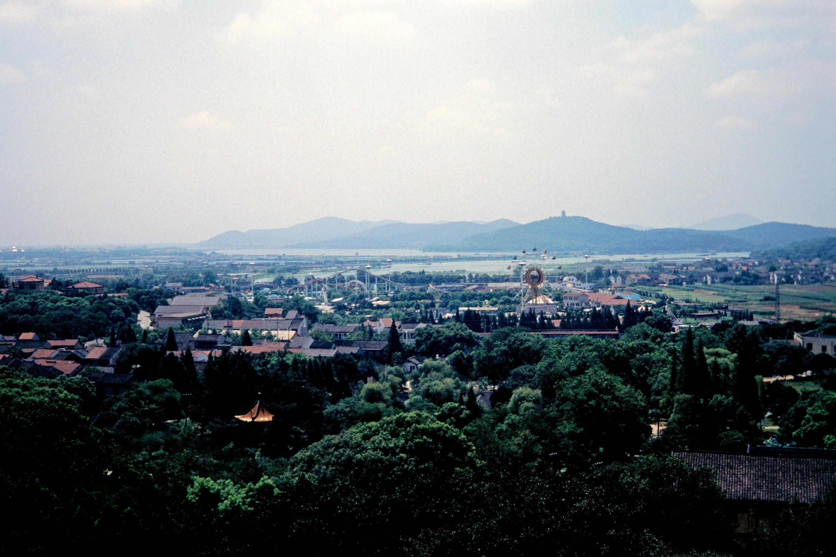 Mei Yuan (Pflaumengarten)–Blick von der Nian Qu–Pagode auf die Stadt