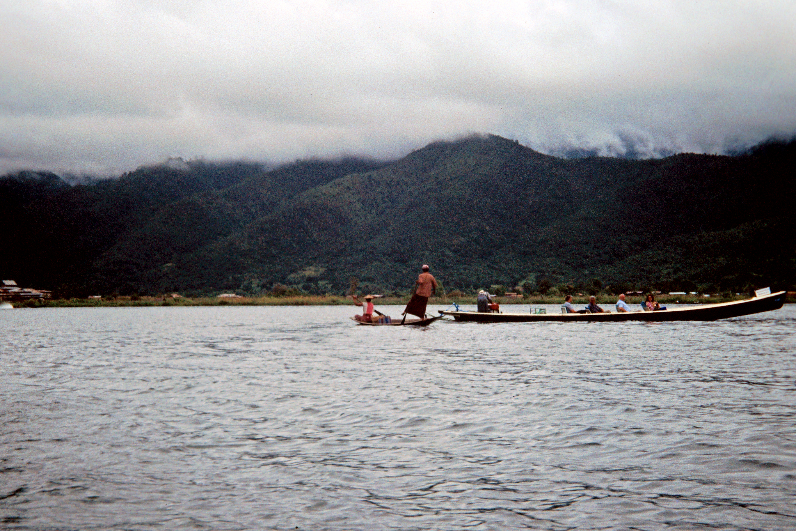 Einbeinruderer auf dem Inle–See