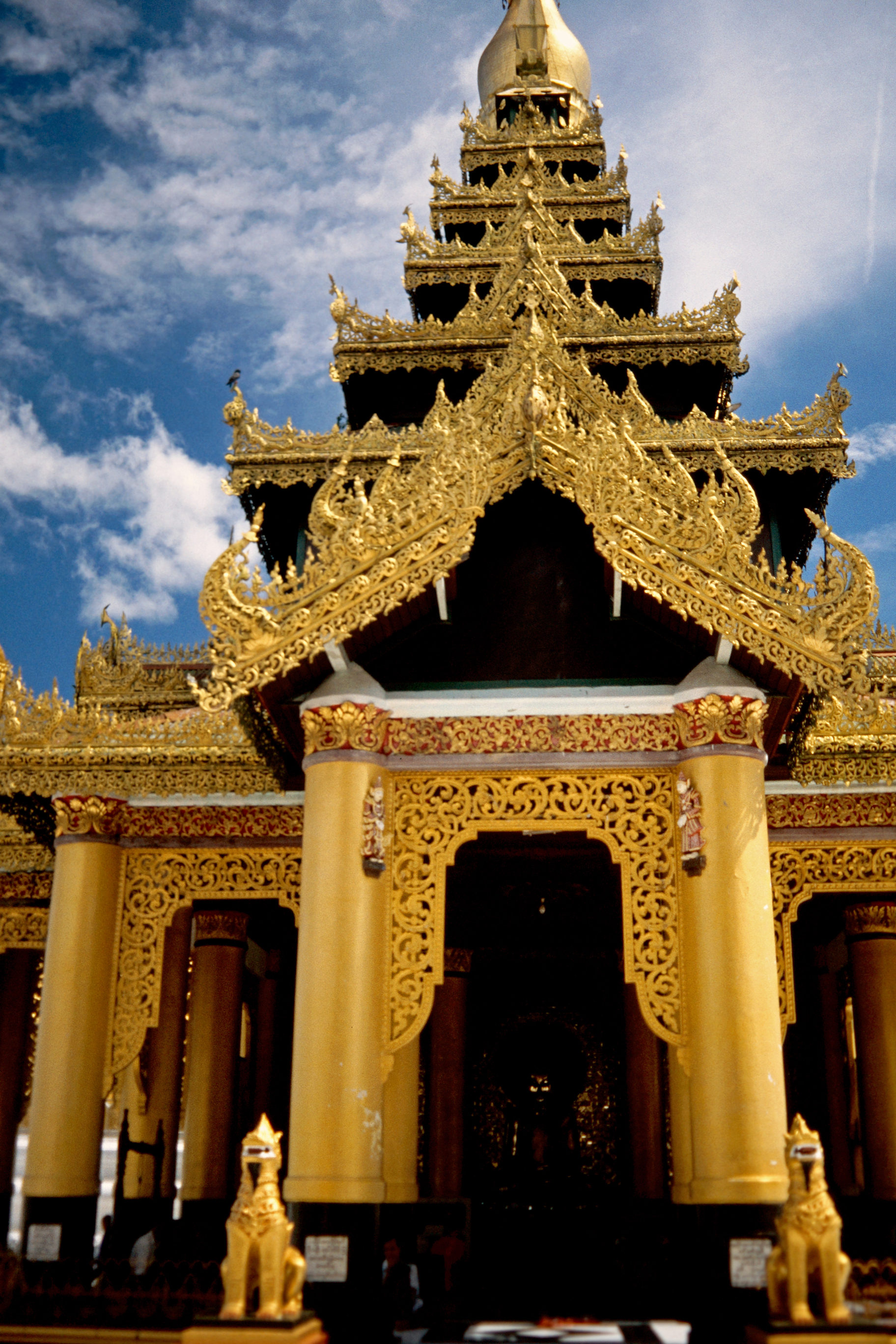 An der Shwemawdaw–Pagode